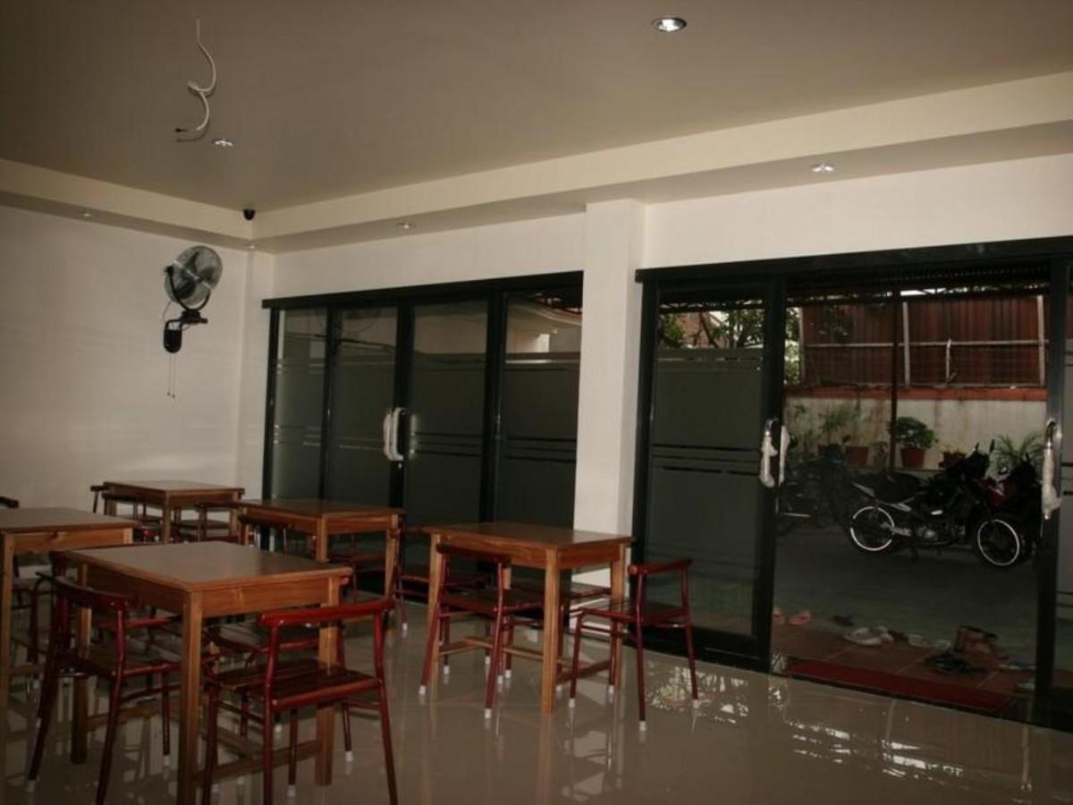 Hotel Aroma Inn Понтианак Экстерьер фото