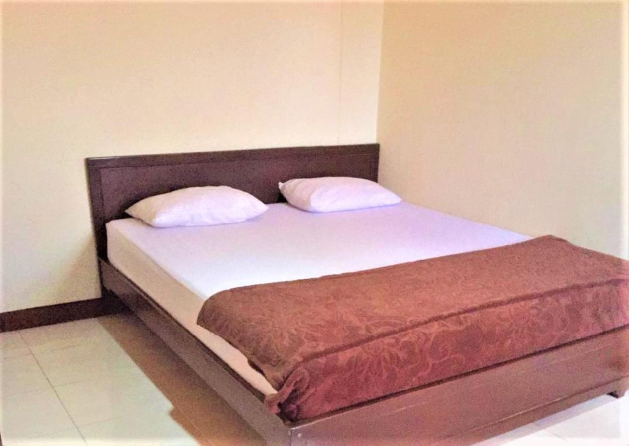 Hotel Aroma Inn Понтианак Экстерьер фото