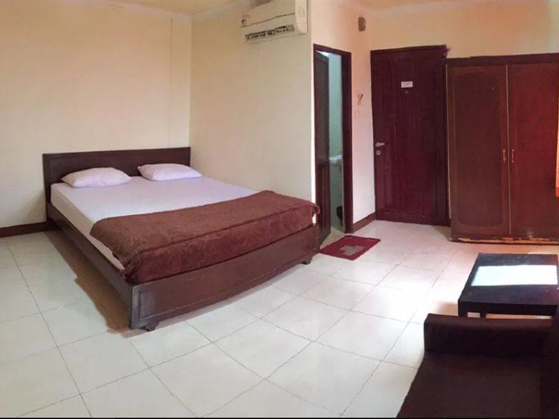 Hotel Aroma Inn Понтианак Экстерьер фото
